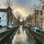 Houseboat Amsterdam - Room with a view