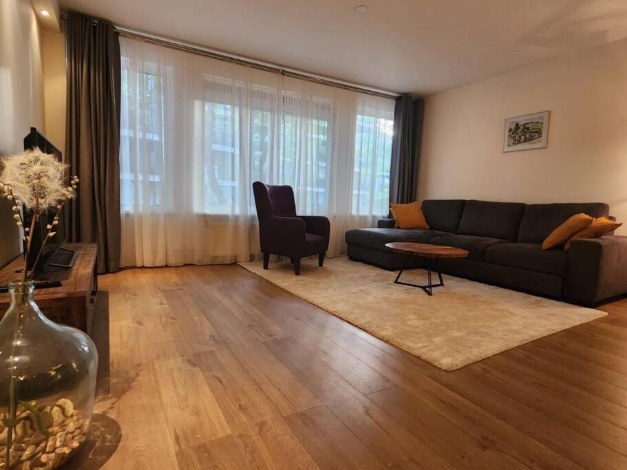 Apartment Spacious Apartment, Canal Area, Center *