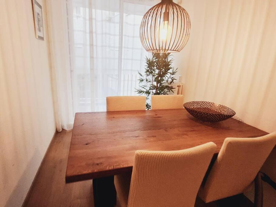 Spacious Apartment, Canal Area, Center