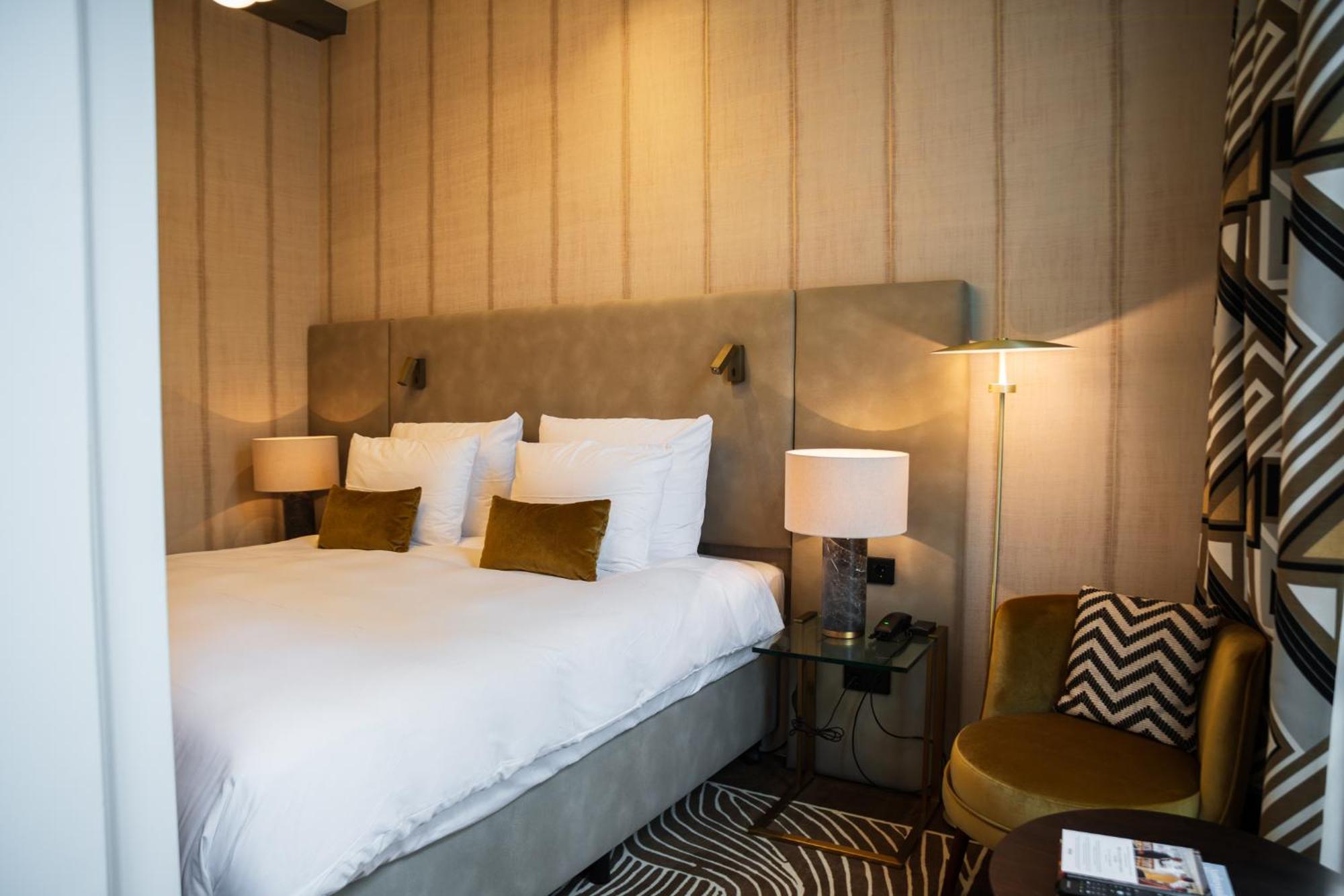 Ambassade Hotel