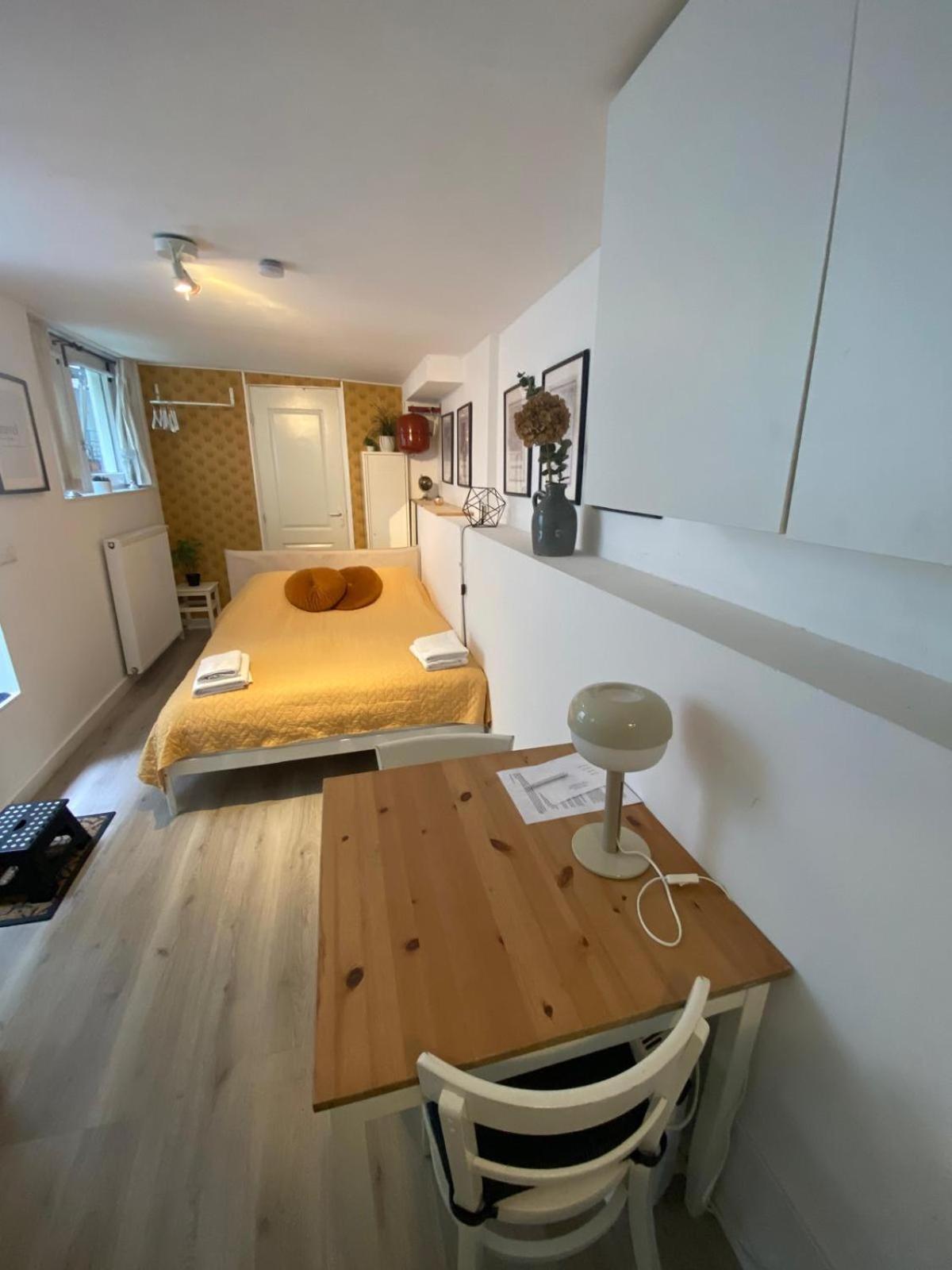Tiny Cozy Canalhouse Bed & Breakfast *