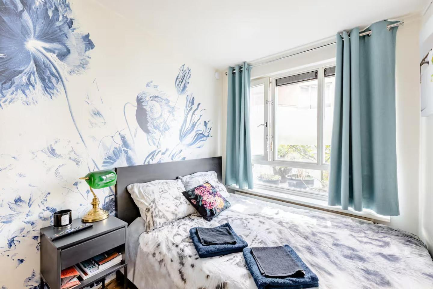 Bed & Breakfast Sm Center Located On The Canal Amsterdam