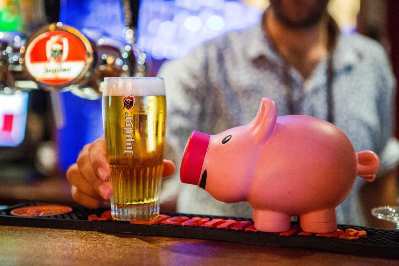 The Flying Pig Uptown Hostel