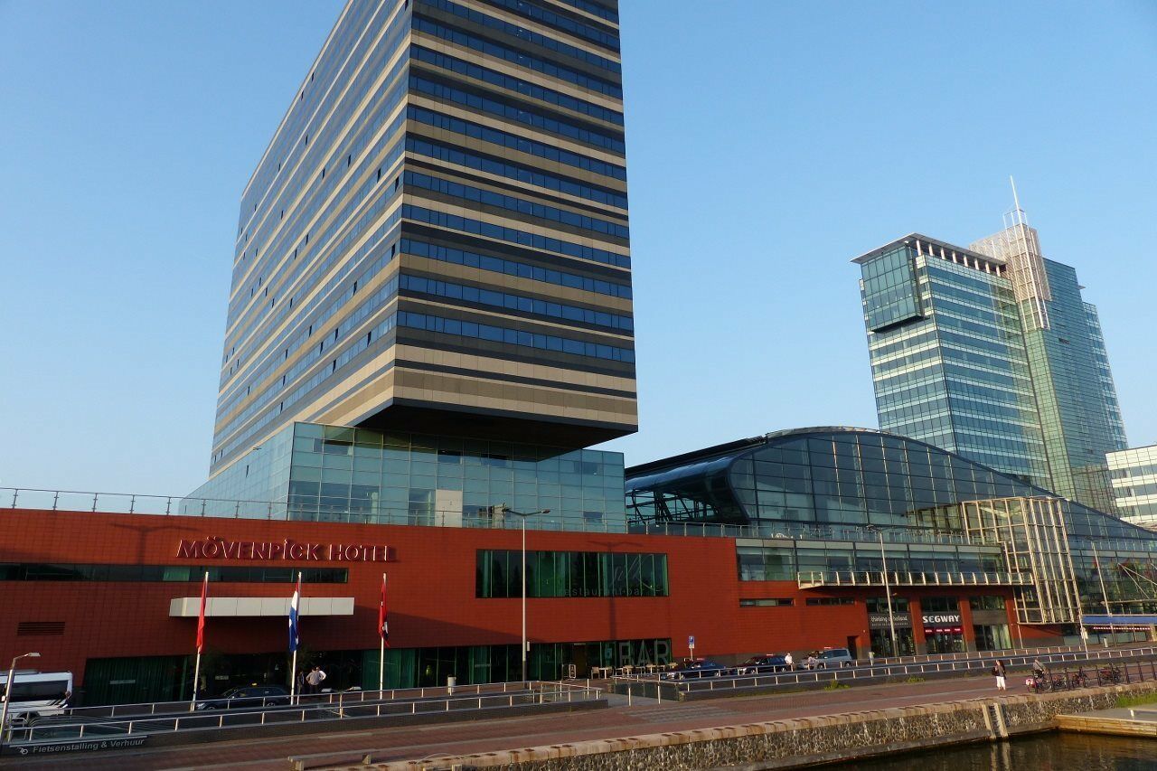 Hotel Mövenpick Centre 4*