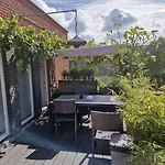 Royale en schone accommodatie met dakterras