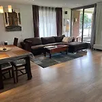Lounge Park Apartment