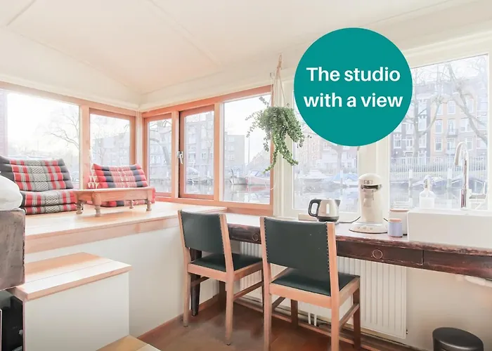 The Amsterdam Houseboat Family - De Jordaan