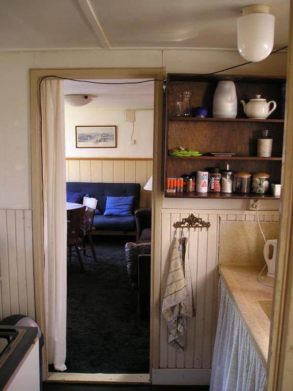 Houseboat Under The Mill 2*