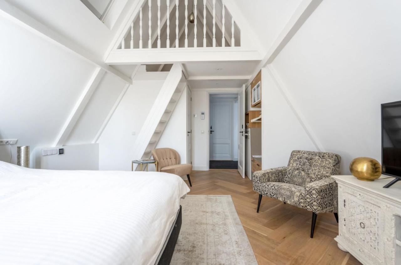 Luxe Suites Roses Couette-café 2*