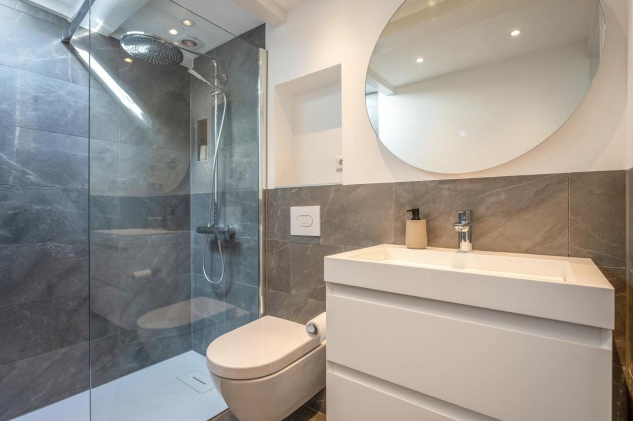 Luxe Suites Roses Couette-café