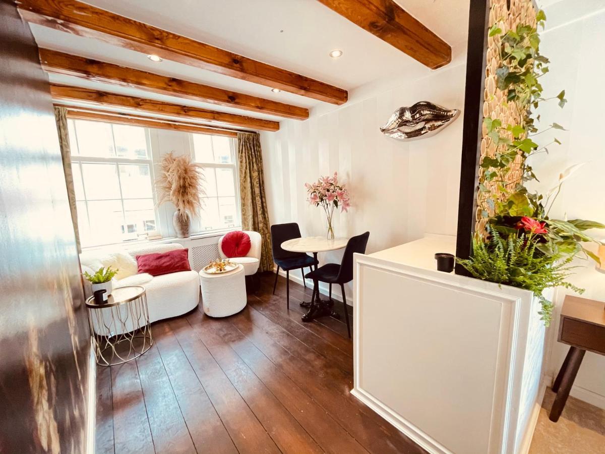 Bed & Breakfast Luxury Suites The Enlightened House *