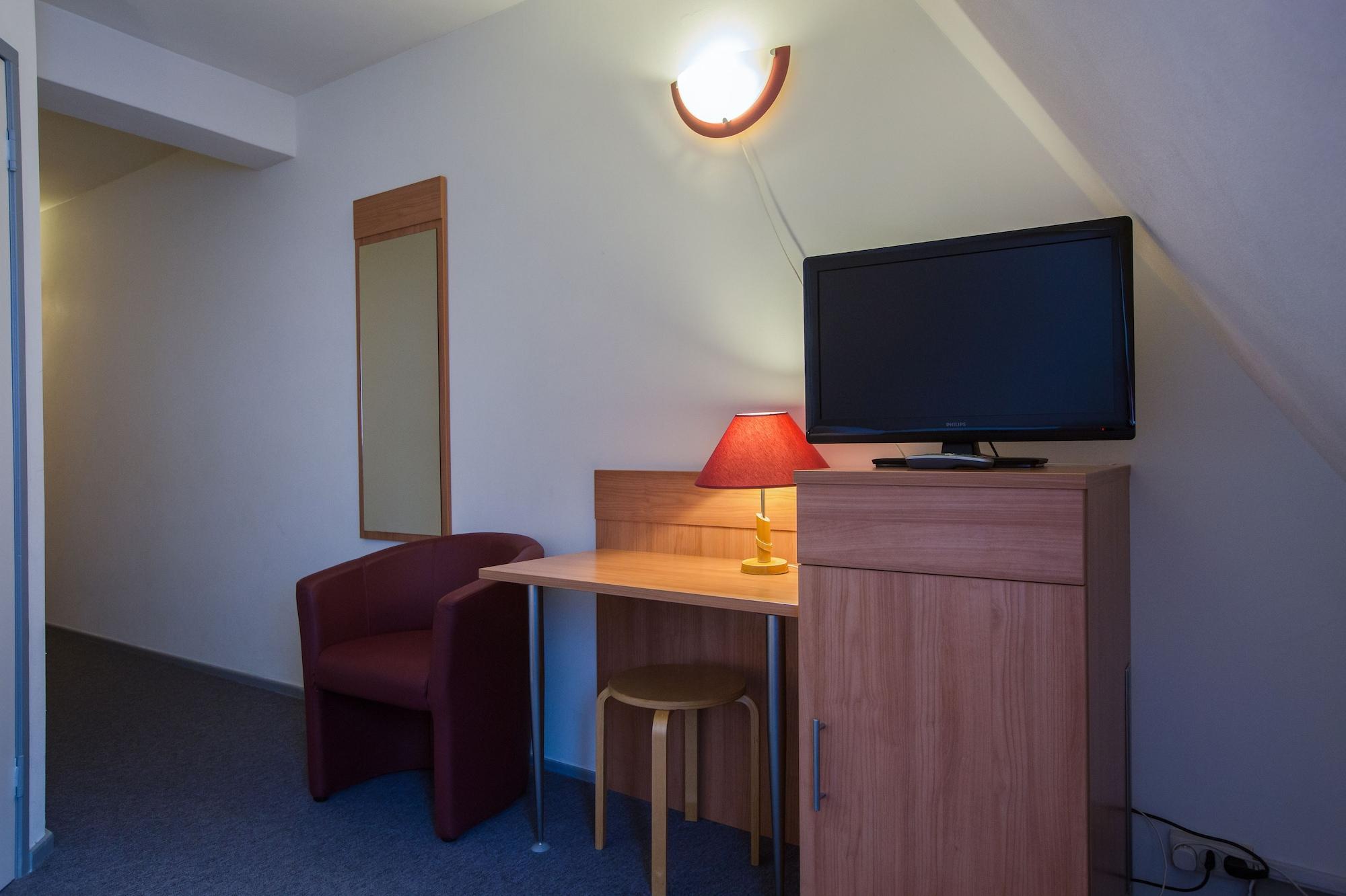 Rho Hotel