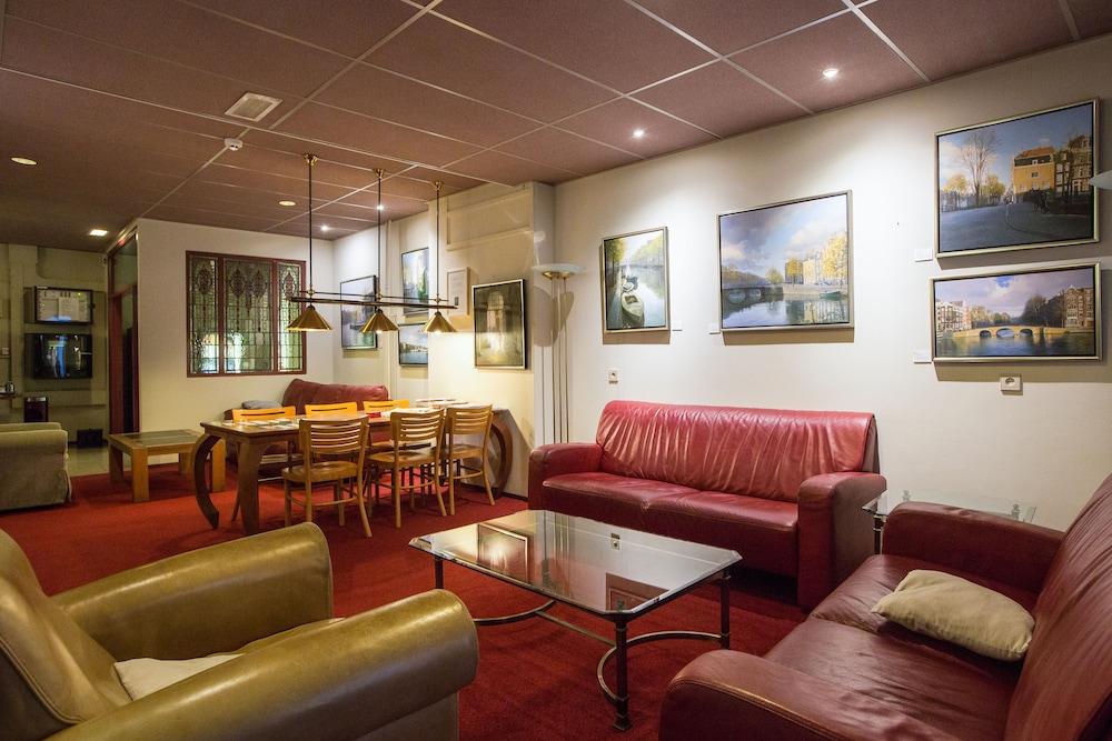 Rho Hotel 3*