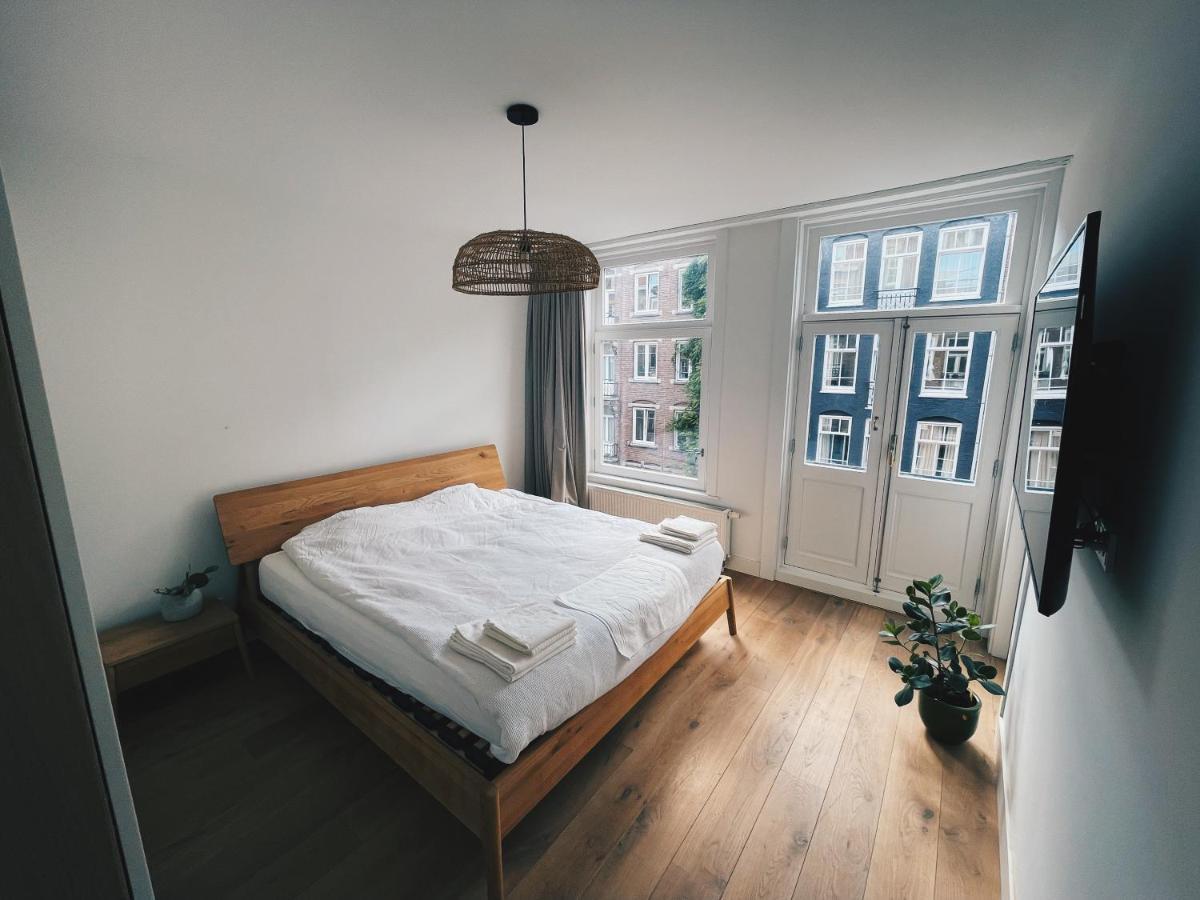 Spacious Designer Duplex Next To Park Apartamento