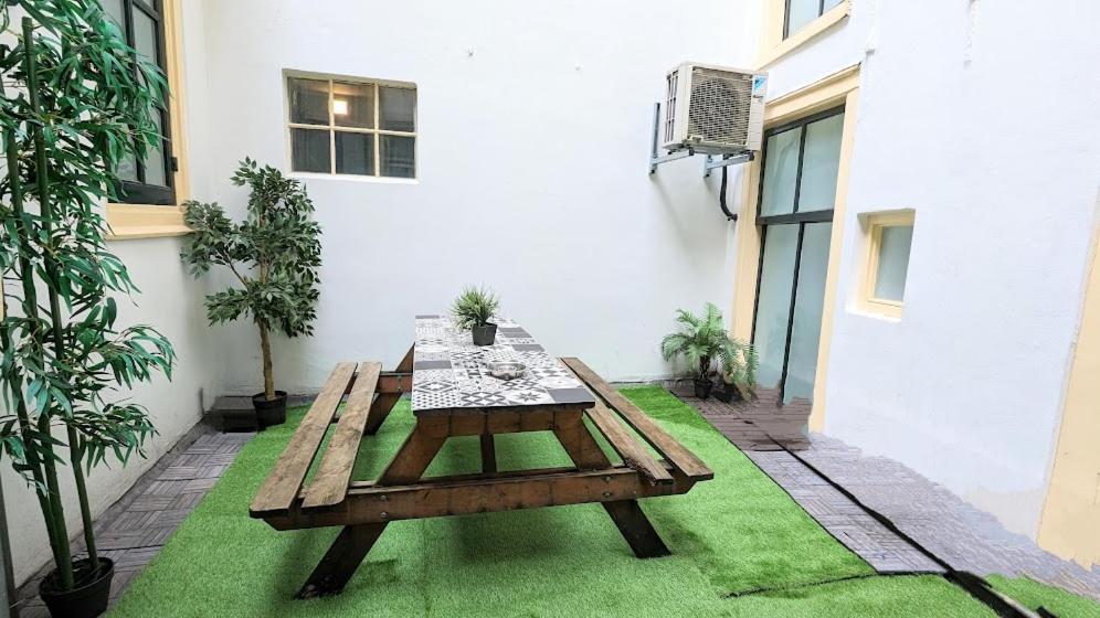 The In The Center Aparthotel