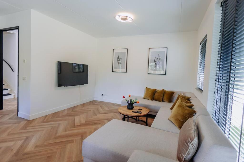 Villa Brand New Luxurious 6 Bedroom In *