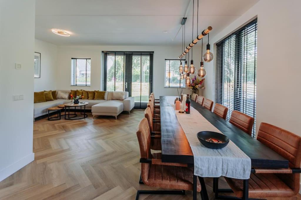 Brand New Luxurious 6 Bedroom In *