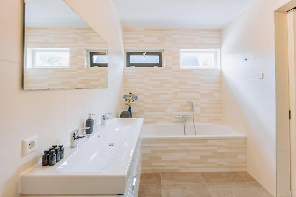 Brand New Luxurious 6 Bedroom In Villa *