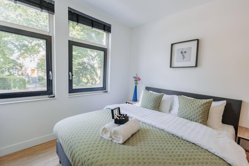 Brand New Luxurious 6 Bedroom In *