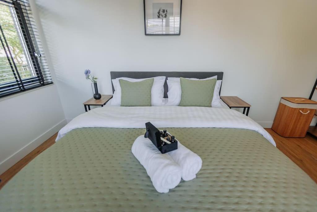 Brand New Luxurious 6 Bedroom In