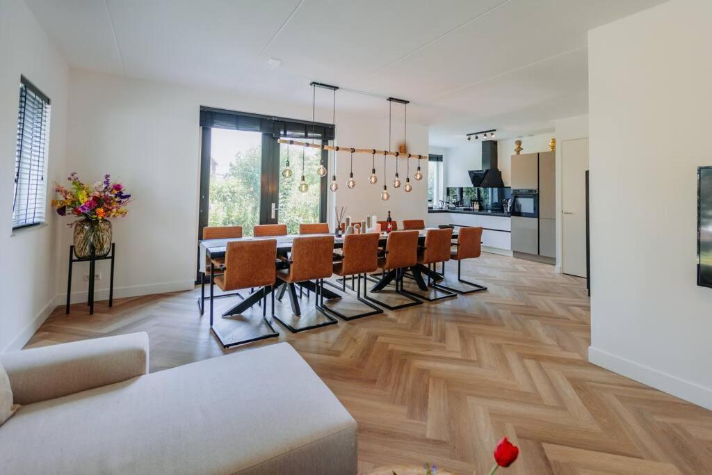 Brand New Luxurious 6 Bedroom In *