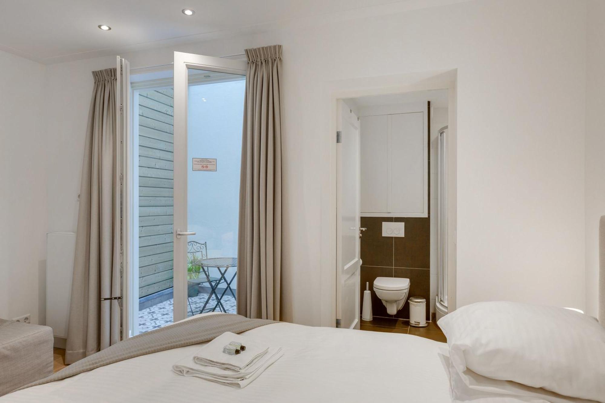 Private With Patio In The Heart Of Appartement *