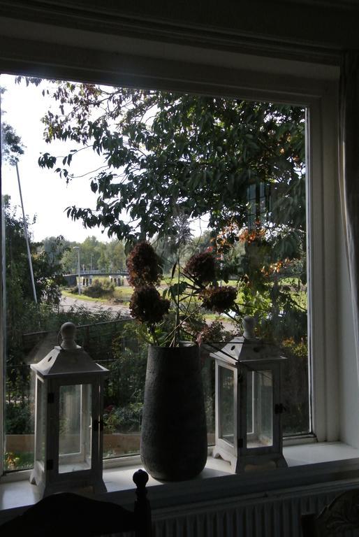 Bed & Breakfast Voorhuis En Klein Waterland *