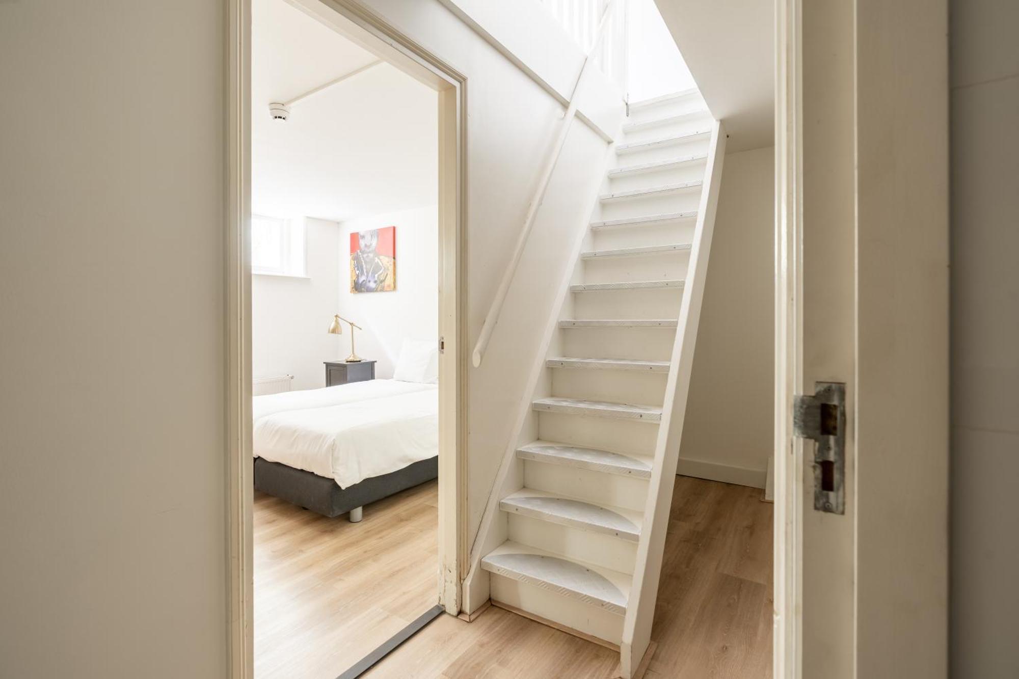 Dockside Flats 4*