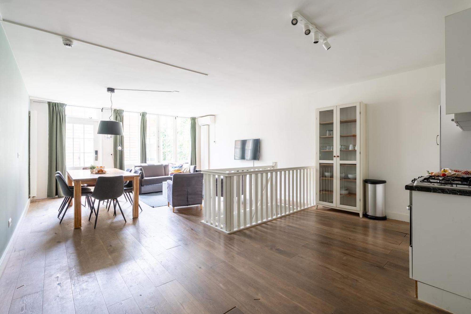 Aparthotel Dockside Flats 4*