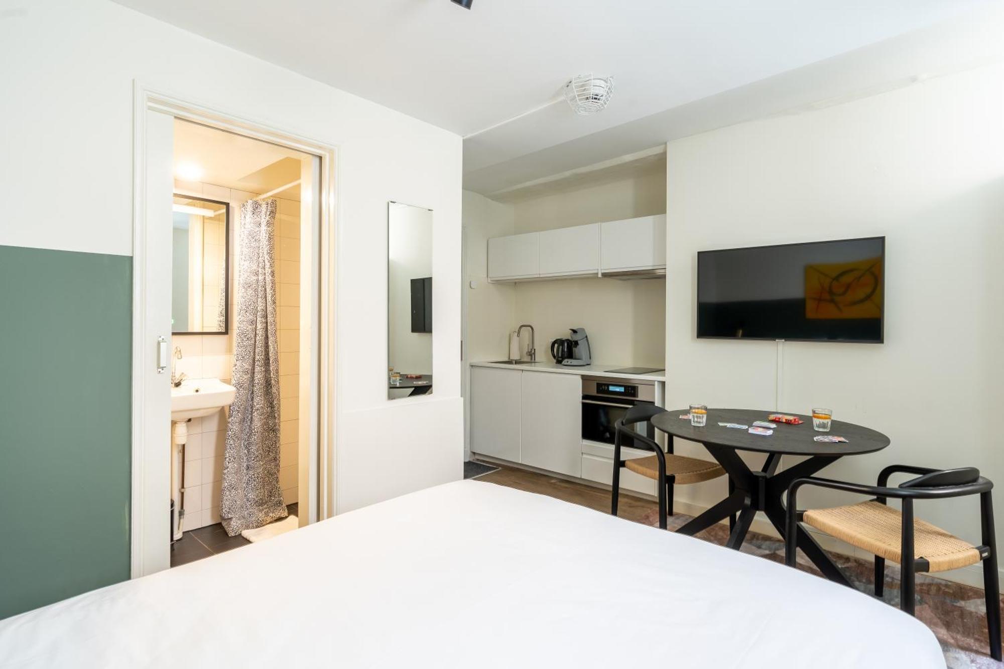 Dockside Flats Aparthotel 4*