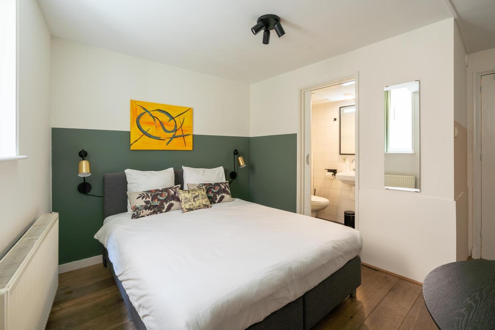 Dockside Flats Aparthotel 4*