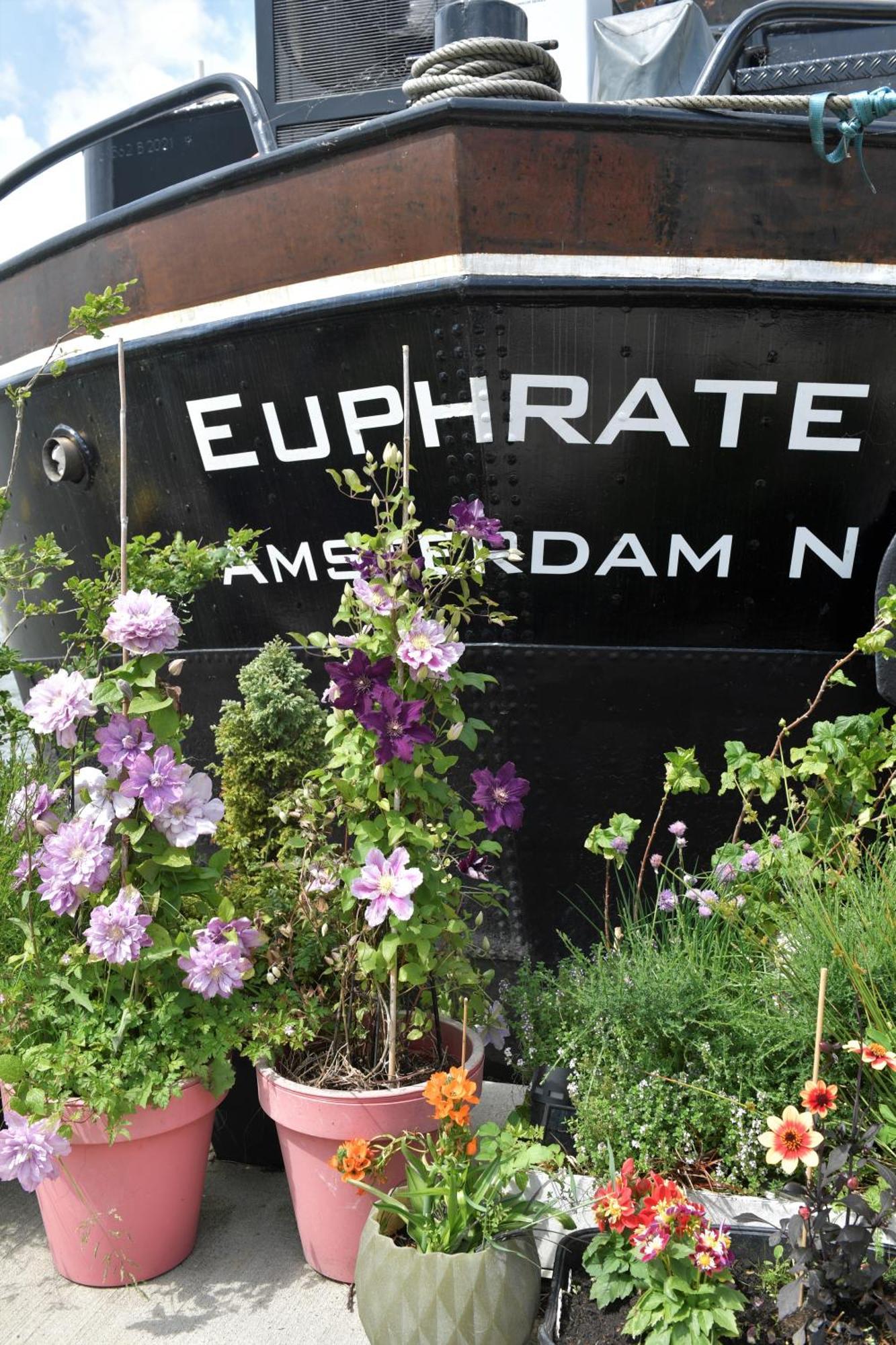 Euphrate Houseboat Botel