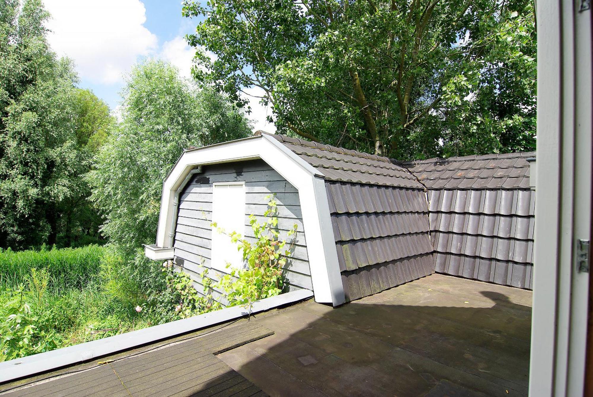 Tranquil Wooden House With Free Parking Accommodatie bij particulieren