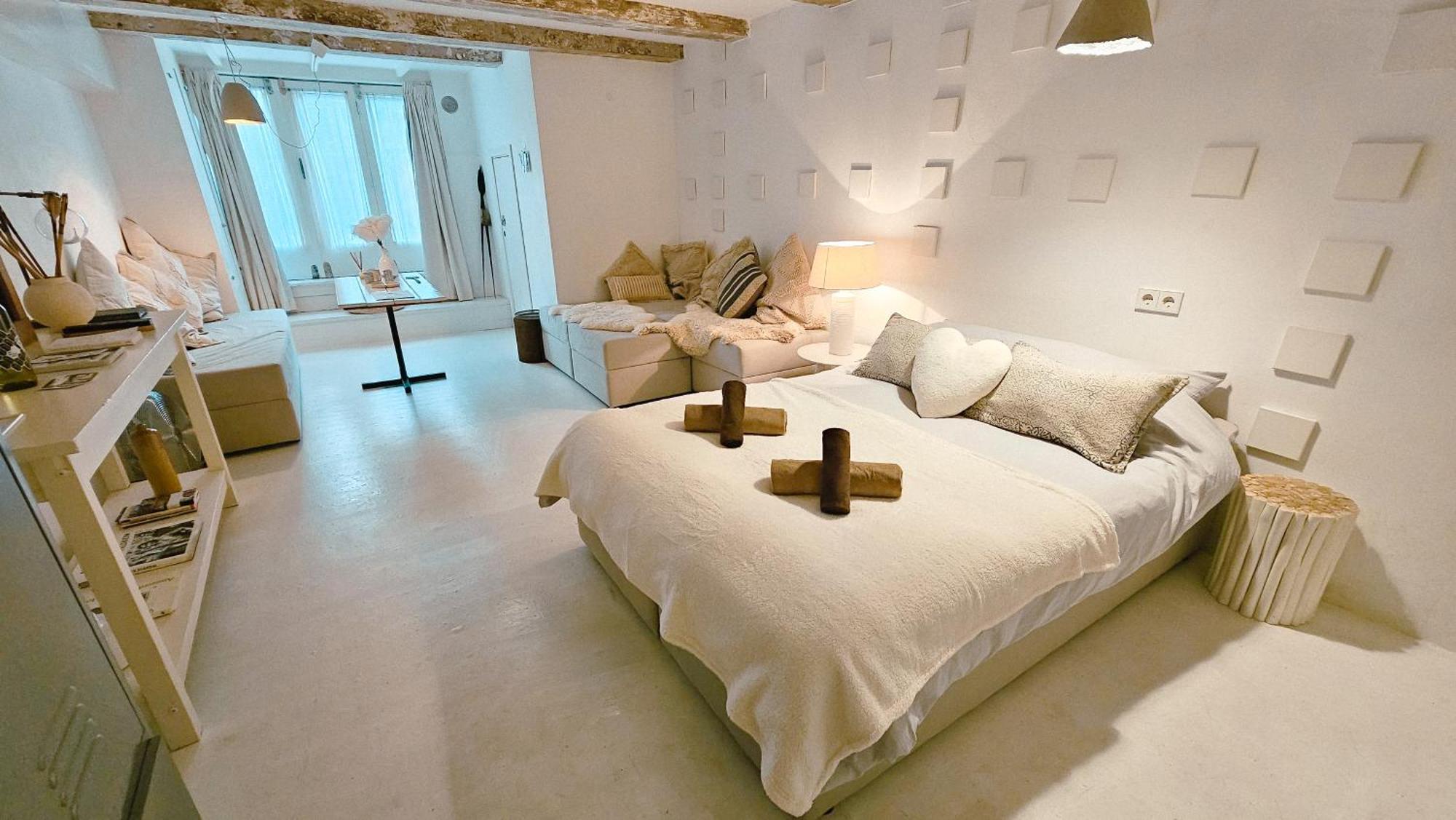 The White Wilde - In A Historic Canalhouse From 1799