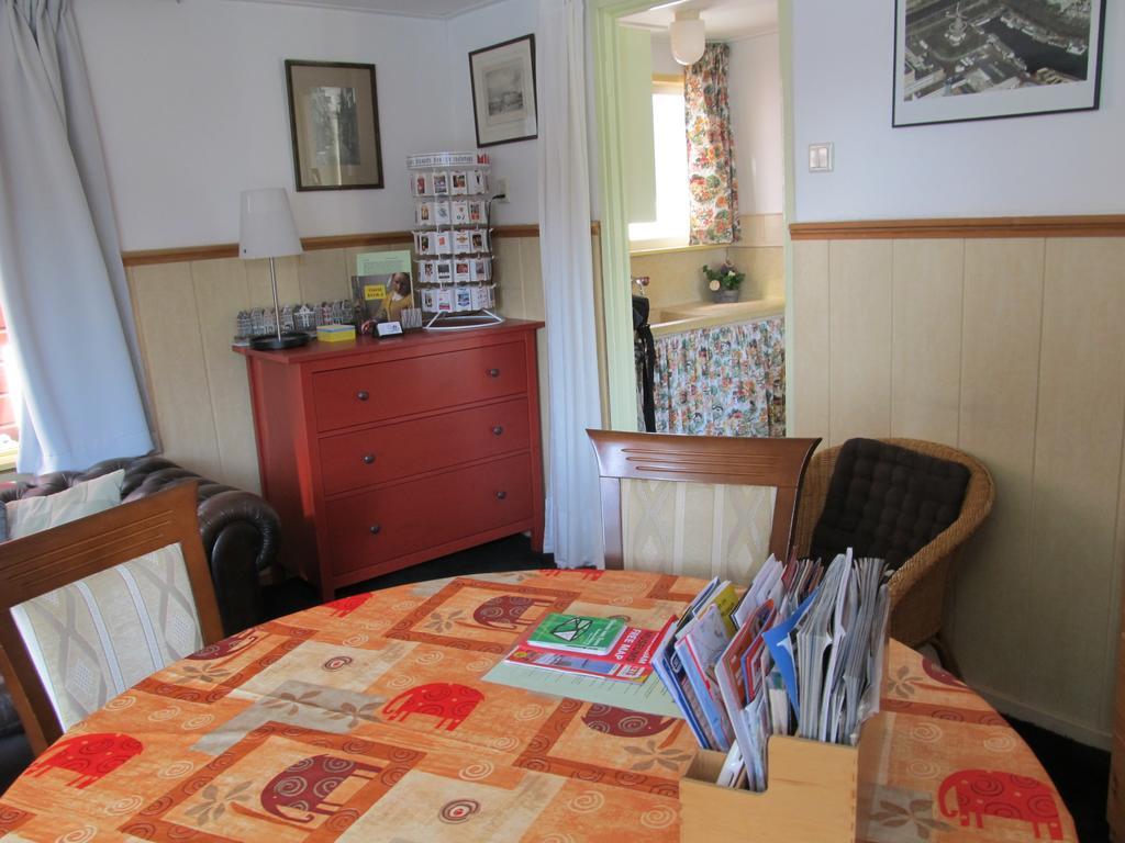 Houseboat Under The Mill 2*