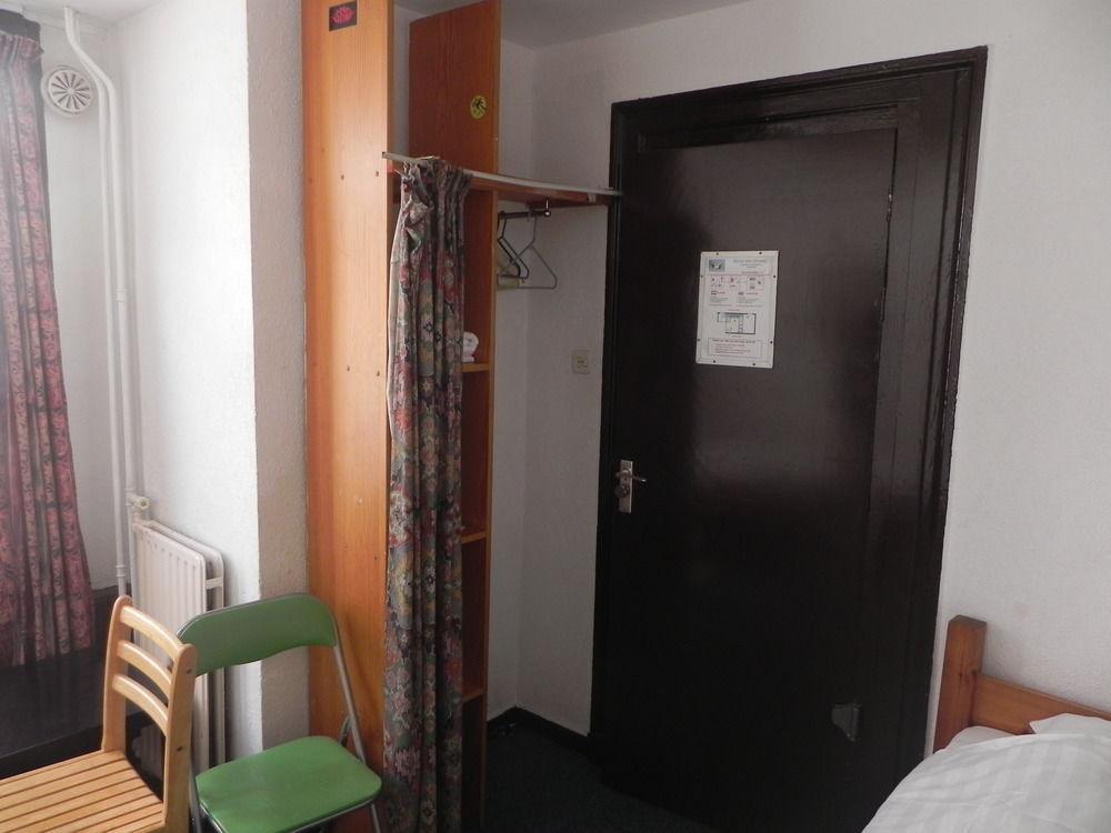 Hotel Crown Hotel *