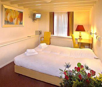 Onefam Amstel Hostel *