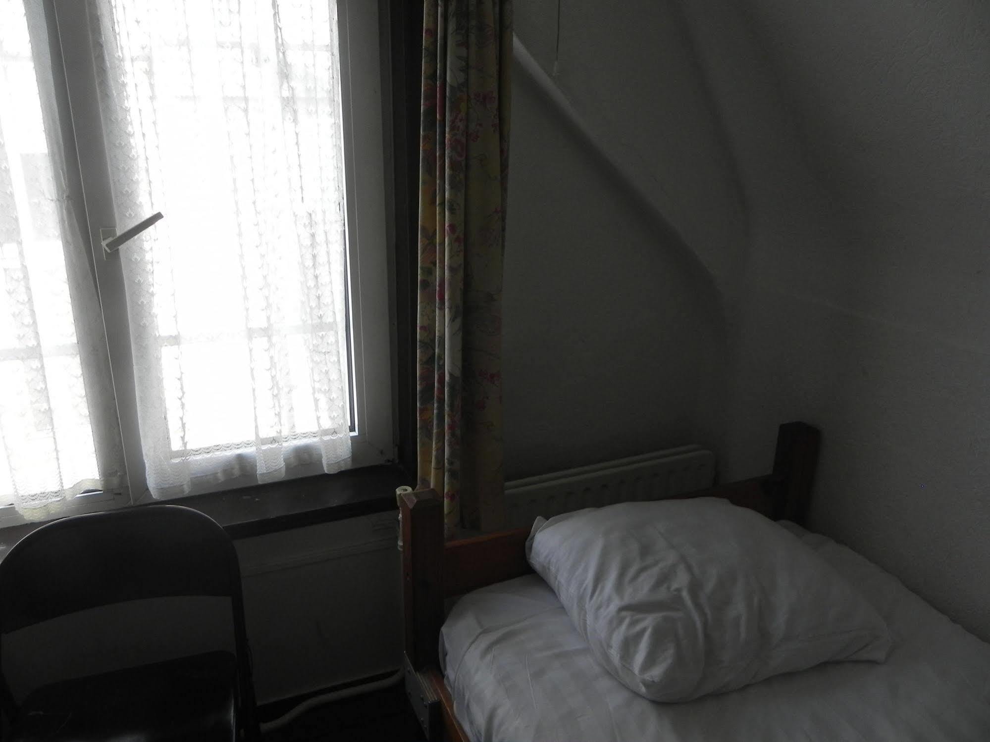 Hotel Crown *