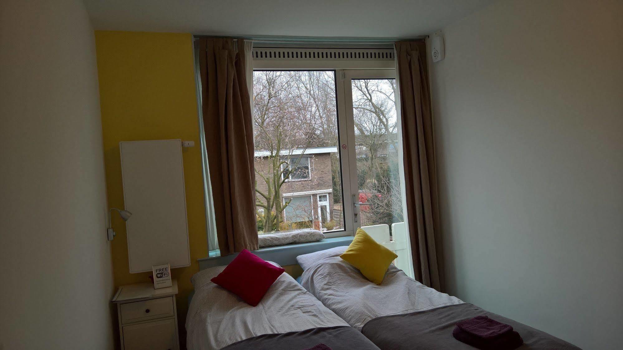 Acomodação com café da manhã  Bed And Breakfast Amsterdam Holy Dove 2*