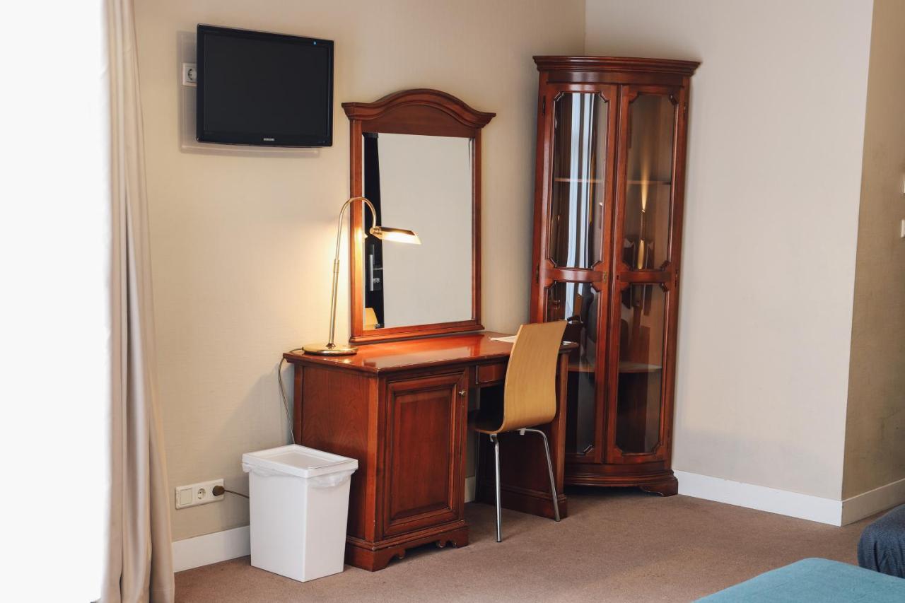 Corner House Hotel *