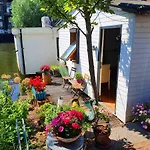 Romantic Quiet Studio On The Canal