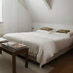 Juul\'S Apartment