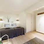 Adam\'S Suite