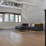 Deluxe Rembrandt Apartment
