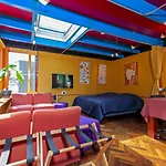 Dreamtime Houseboat