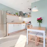 Beautiful & Bright Apartment In Amsterdam