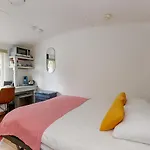 The Amsterdam Houseboat Family - De Jordaan