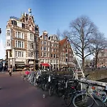 Ciao Papa Hotel Amsterdam Central Station