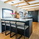 Ar Luxury Central Apartment