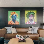 Sir Adam Hotel